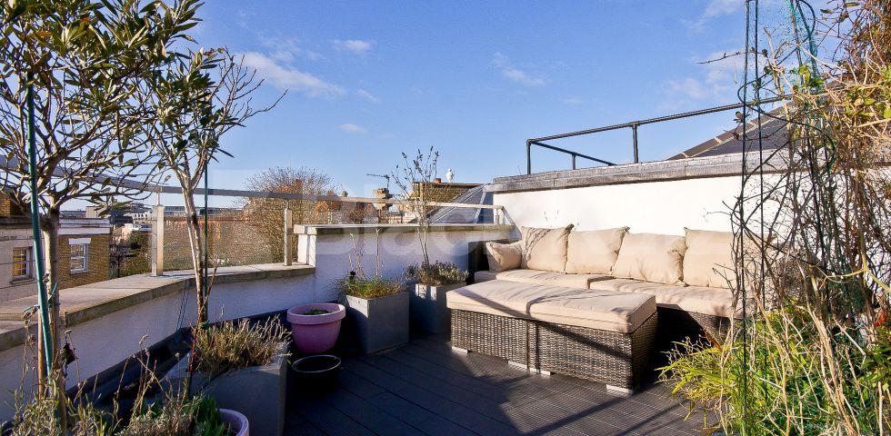 			UNDER OFFER , 2 Bedroom, 1 bath, 1 reception Maisonette			 Doyce Street , London Bridge / Borough